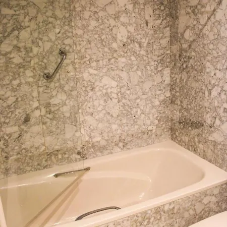 Beautiful Flat In Puerto Banus With Sea Views *