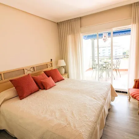 Beautiful Flat In Puerto Banus With Sea Views *