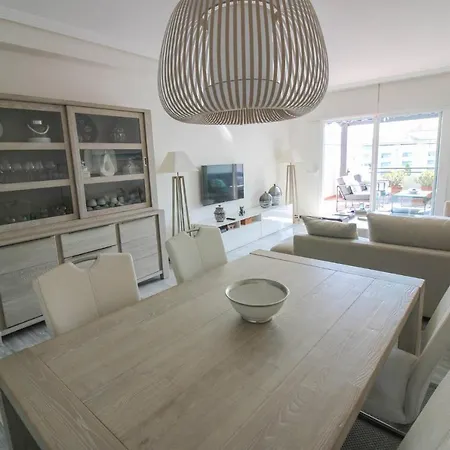 Beautiful Flat In Puerto Banus With Sea Views *